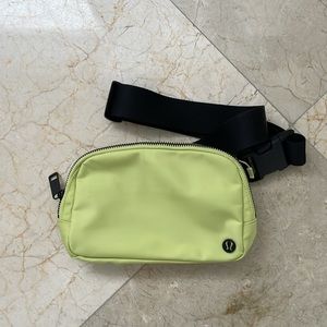 Lululemon Everywhere Lemon Vibe Belt Bag 1L